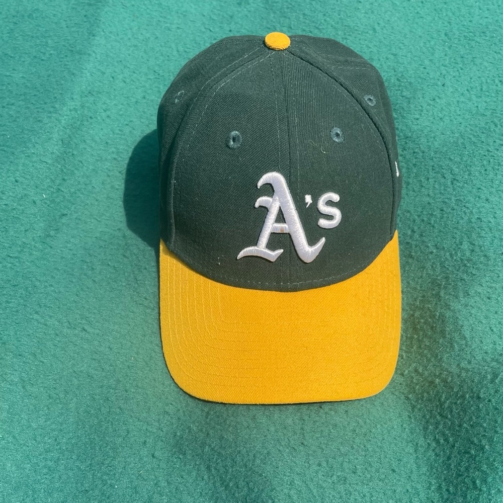 New Era Adjustable A’s hat - Picture 5 of 5